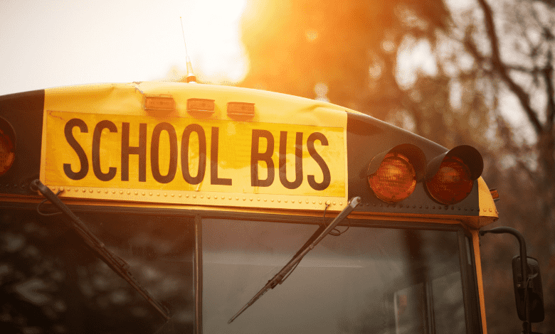 Ensuring Safe School Commutes: Discover the Top Features of TRAKOM's School Bus Tracking Solution 1 Ensuring Safe School Commutes Di